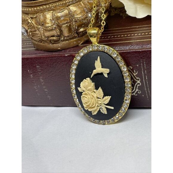 Anniversary Christmas Gift Black Cream Wedding Xmas Cameo Hummingbird Gold Mom - Picture 6 of 9